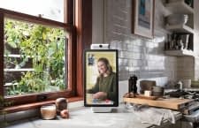 Facebook Portal+ mit Schwenk-Display im Porträt-Modus