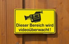Die Wansview W2 überwacht Außenbereiche um Haus, Bürogebäude oder Geschäfte