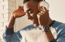 Per Smartwatch lässt sich z. B. die Musik am Handy fernsteuern
