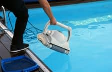 Einmal im Pool eingesetzt, reinigen immer mehr Putzroboter App gesteuert