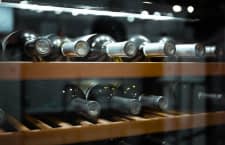 Ein Weinkühlschrank bietet ideale Bedingungen für die Lagerung edler Tropfen