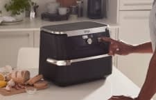 Die größten Heißluftfritteusen haben oft zwei Garkörbe neben- oder übereinander