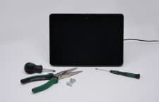 Selbst Hand anlegen und aufschrauben ist bei Echo Show keine gute Idee
