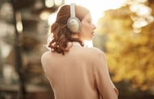 Bose QuietComfort 35 wireless headphones II bietet bis zu 20 Stunden Akkulaufzeit im kabellosen Betrieb mit aktiviertem ANC