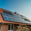 Wir erklären, was bei der Aufstellung von Photovoltaik für Einfamilienhäuser zu beachten ist.